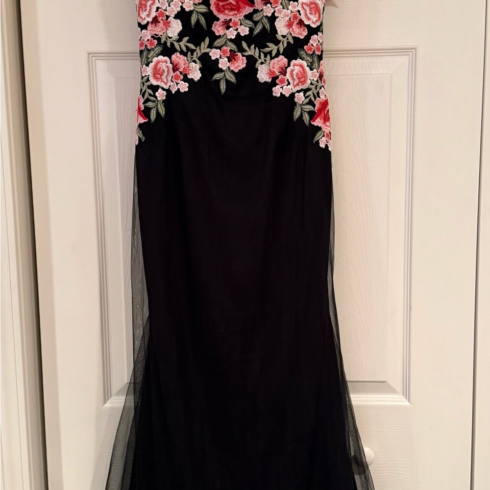 Elegant Black Floral Embroidered Dress